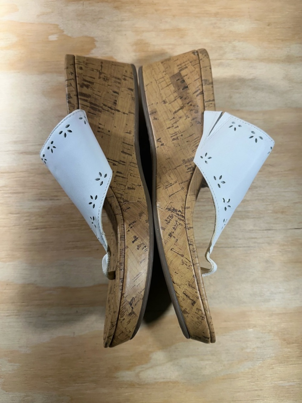 Vionic Anitra White Laser-Cut Thong Cork Wedge Sandals Women’s Size 11 - Picture 3 of 8